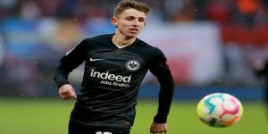 Jesper Lindstrøm có nhiều thách thức giúp chuyên môn được nâng cao